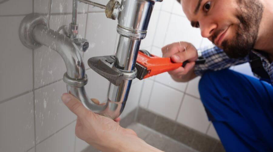 Expert burst pipe repair services in De Berry, TX